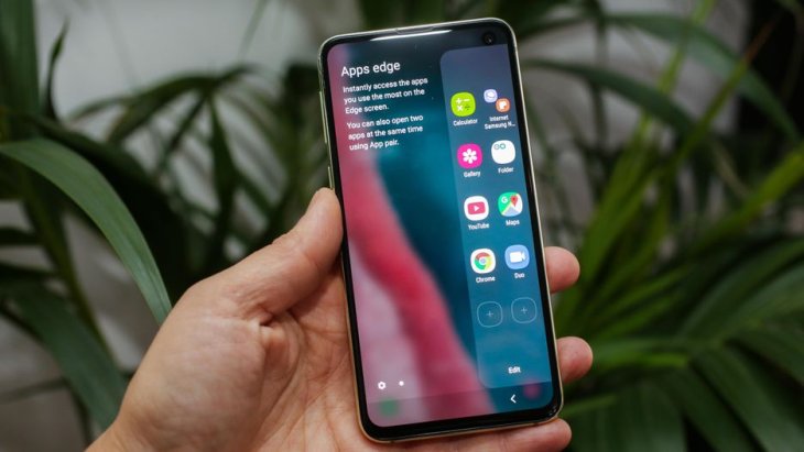 21 Samsung Galaxy S10e