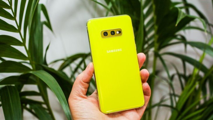 18 Samsung Galaxy S10e