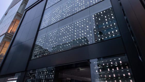 2 Samsungs New Tokyo Store 813x457 155300356058520