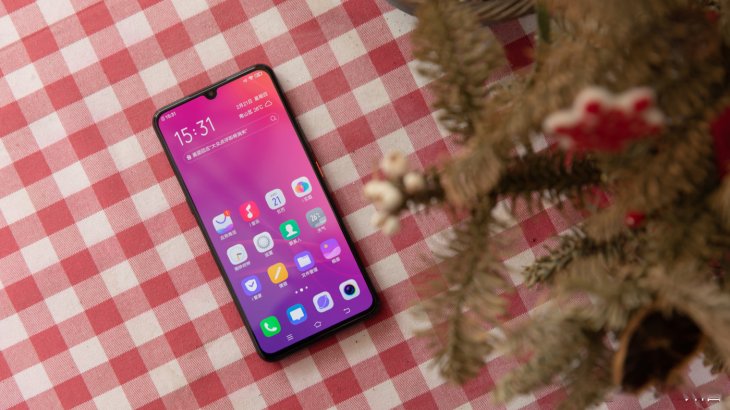 Vivo-Iqoo-Space-Knight-Limited-Edition-display