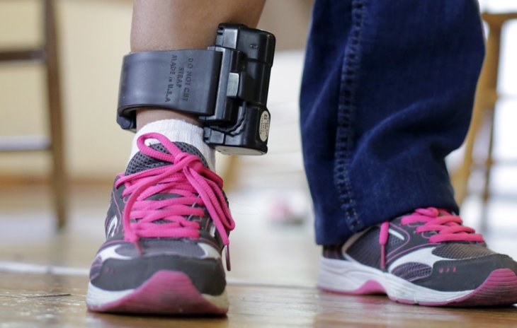 chicago-is-asking-teens-to-wear-ankle-monitors-to-track-them-mobygeek