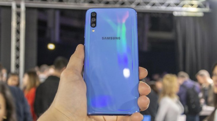 galaxy a70 v a40