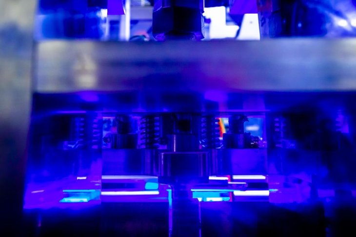 Kết quả hình ảnh cho How Apple's Daisy iPhone recycling robot works