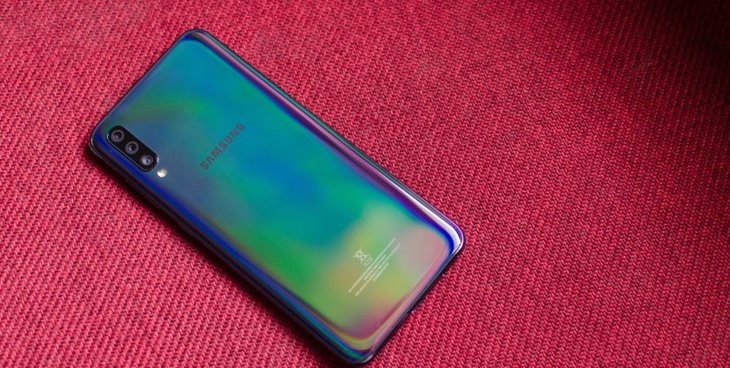 Samsung Galaxy A70 Back Showing Gradient Finish 84