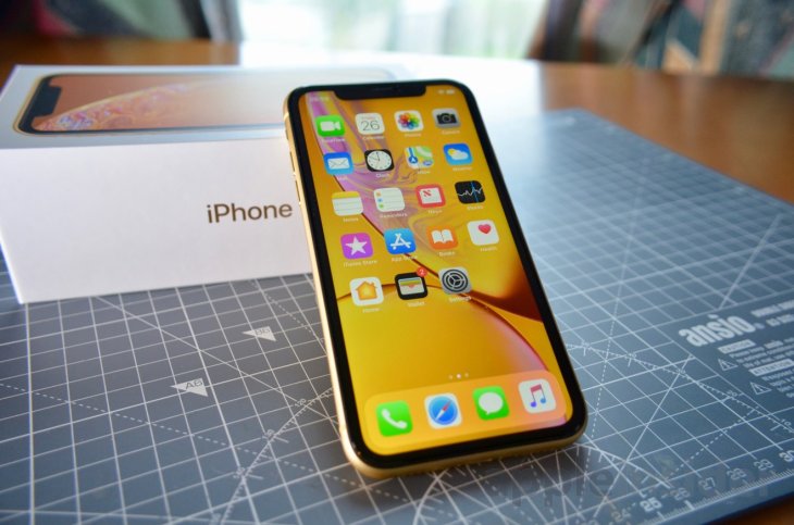 28251 43640 Iphone Xr Hands On8 Xl
