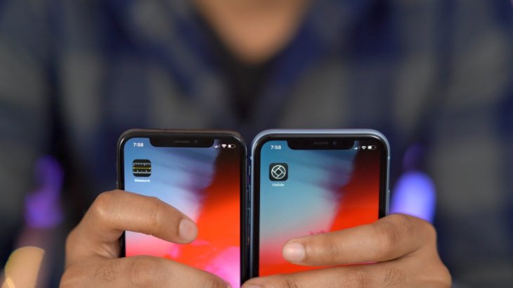 Iphone Xr Thick Bezels