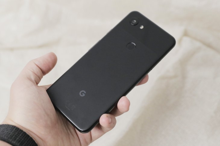 Google-Pixel-3a-has-a-plastic-finish