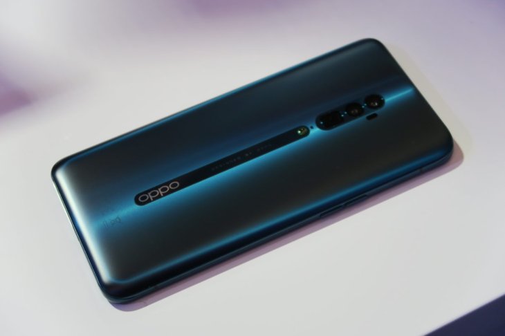 Oppo Reno 10x Zoom Hands On Table Central Reflecti