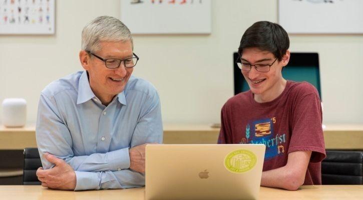 Tim-Cook-impressed-by-Liam-Rosenfeld