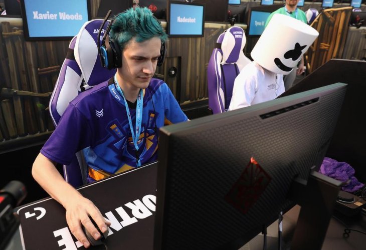 Fortnite Ninja Playing