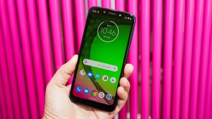 01 Moto G7 Play
