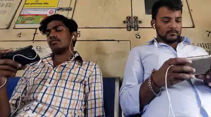 Mobiles India Users 1 1 1