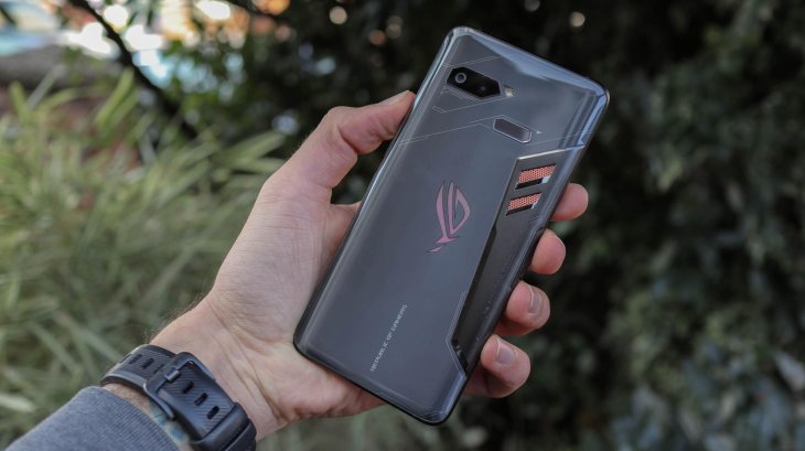 Asus ROG Phone 2 is said to bring users the best gaming experience.