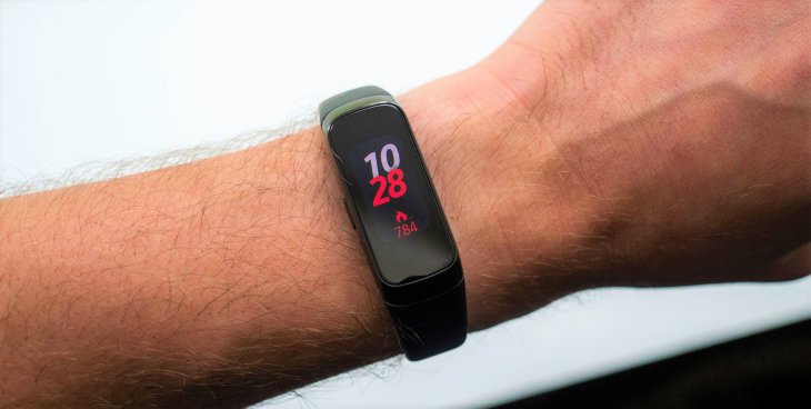 The-new-Samsung-Galaxy-Fitness-tracker-2