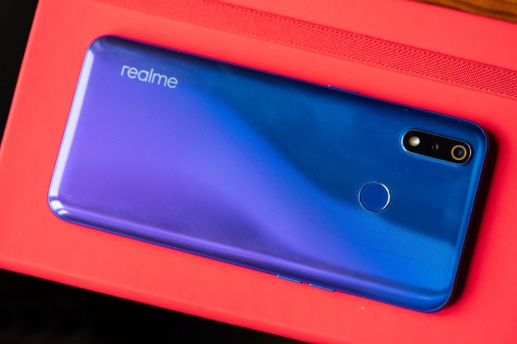 Realme 3 Pro 4