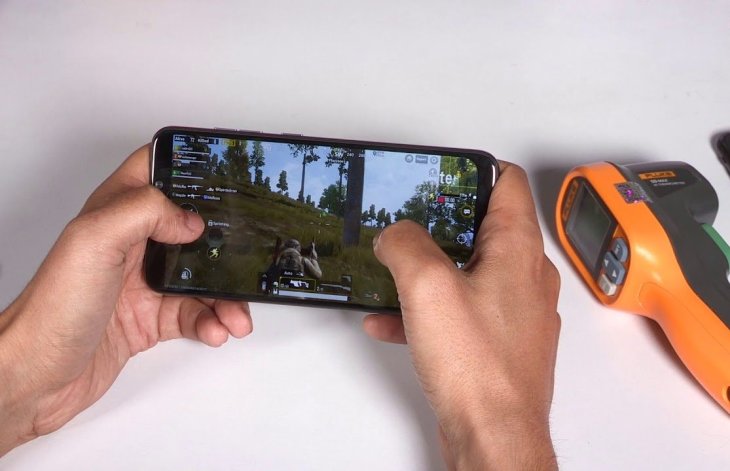 Playing-PUBG-Mobile-on-the-Poco-F1-6