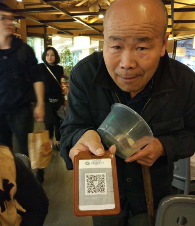 Chinese-beggars-use-QR-codes