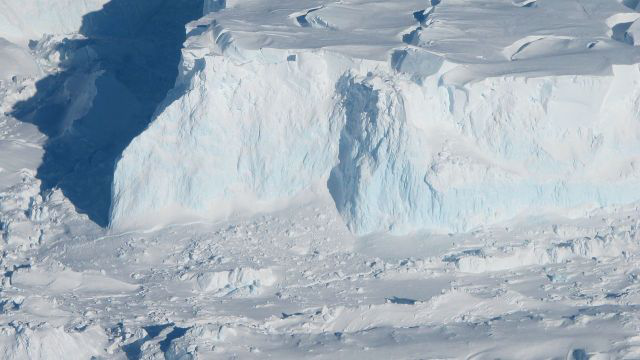 The-plan-of-artificial-snow-will-present-an-unprecedented-effort-for-humans-2
