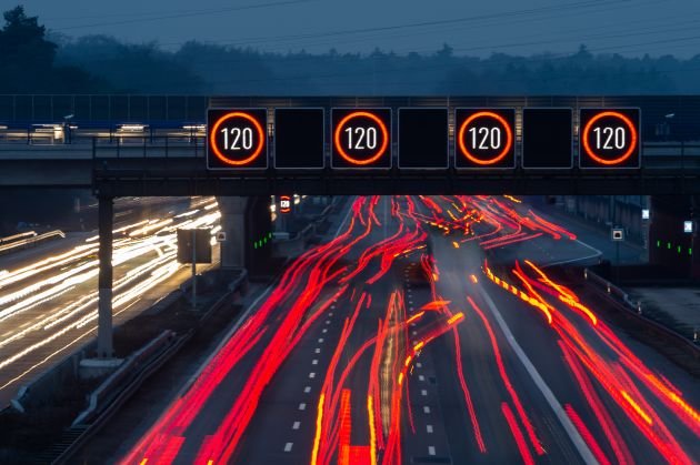 US-Senators-are-passing-a-proposal-that-limits-the-speed-of-huge-rig-trucks-3