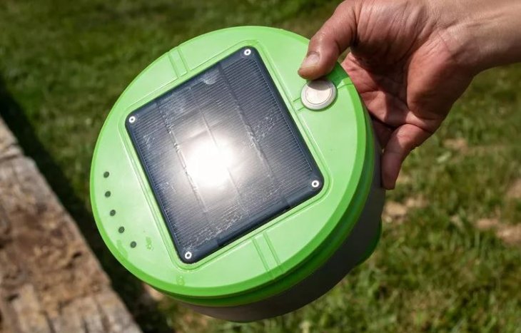 There-are-solar-panels-mounted-on-top-3