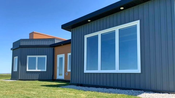 The-house-is-built-from-plastic-bottles-1