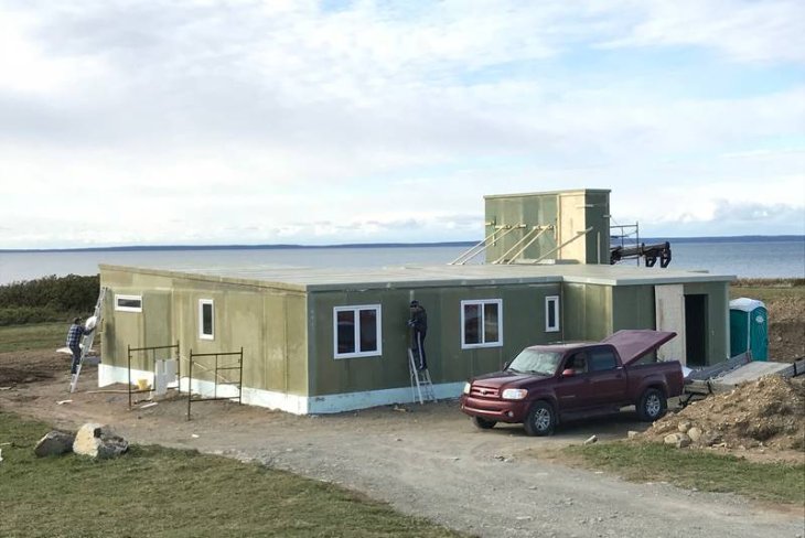 The-panels-are-resistant-to-moisture-and-mildew-4