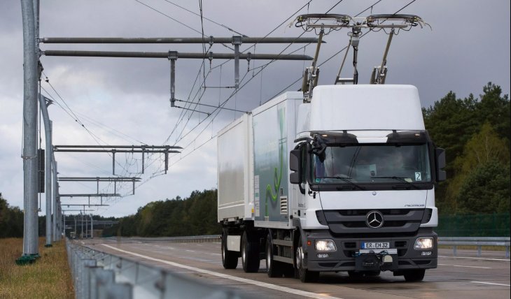 Frankfurt-Overhead-Electric-Lines