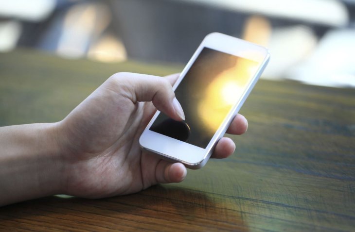 Don't-put-your-phone-under-the-sun-6