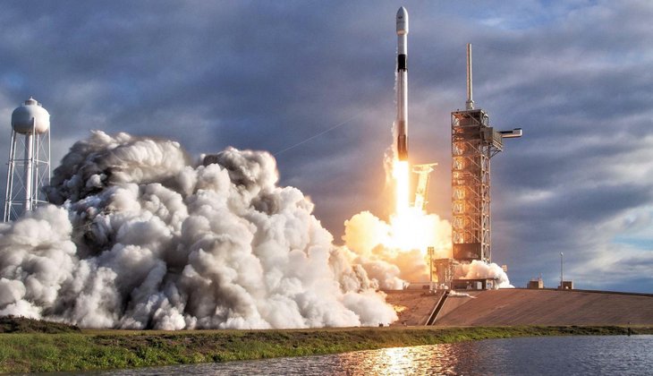 SpaceX Debuts Its "Rideshare" Program For Cheaper Satellites Launches - MobyGeek.com