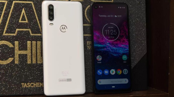 Motorola-One-Action-1
