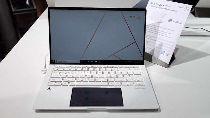 The-laptop-comes-with-a-secondary-screen-2