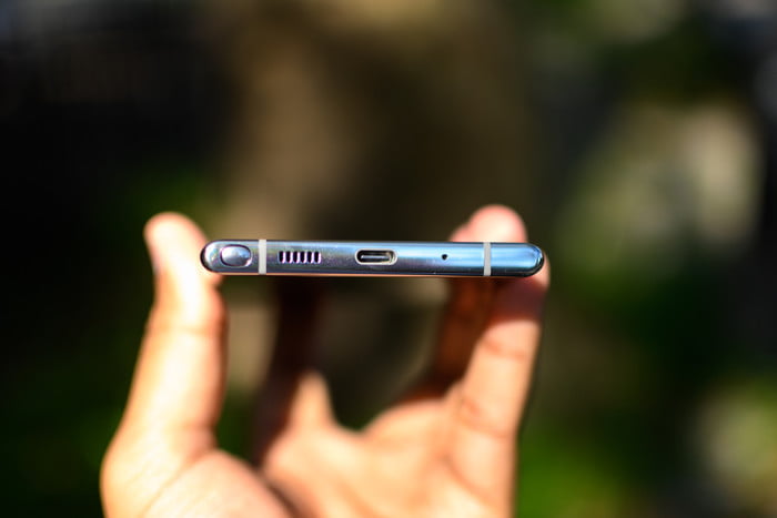 Galaxy-note-10-plus-headphone-jack