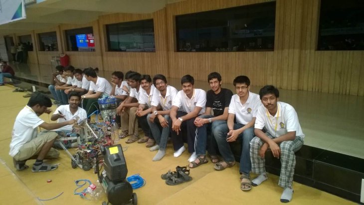 A-team-with-their-robot-at-APOGEE-2