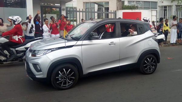pope-francis-mahindra-kuv100