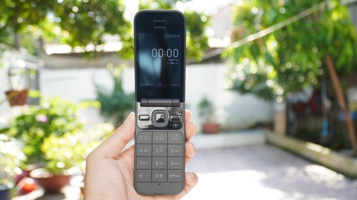 Nokia 2720 Flip Hands-on & Quick Review: Budget Flip Phone - MobyGeek.com