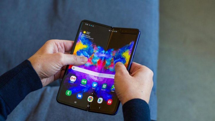 Samsung Galaxy Fold 261