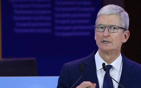 Apple Ceo Tim Cook Wades Into Supreme Court Fight
