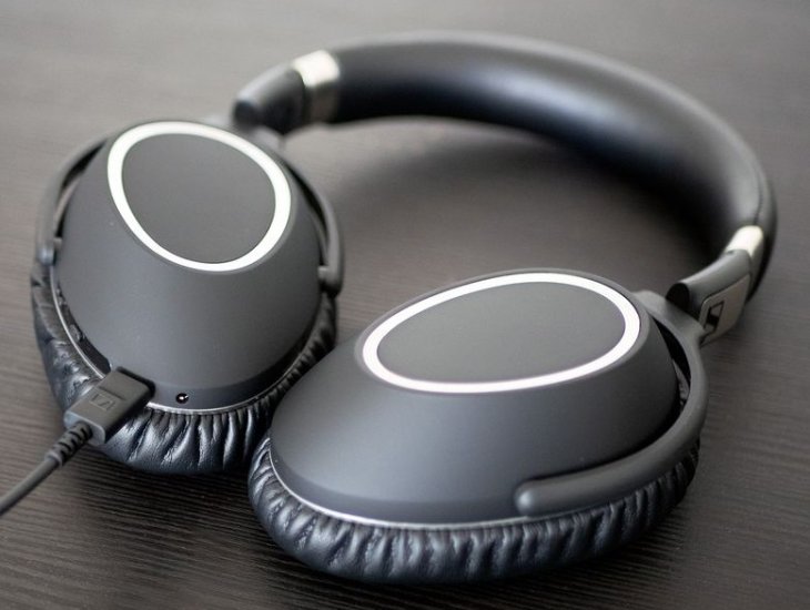 Best Wireless Headphones And Earbuds For Voice Calls