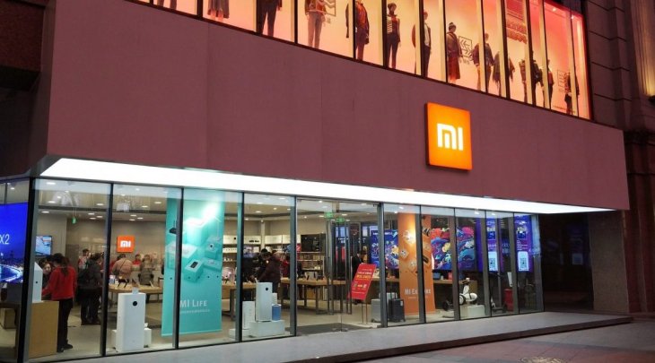 xiaomi-phone-with-50x-zoom-camera-in-the-work-1