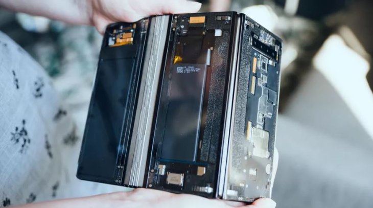 tcl-foldable-phone-prototype-8