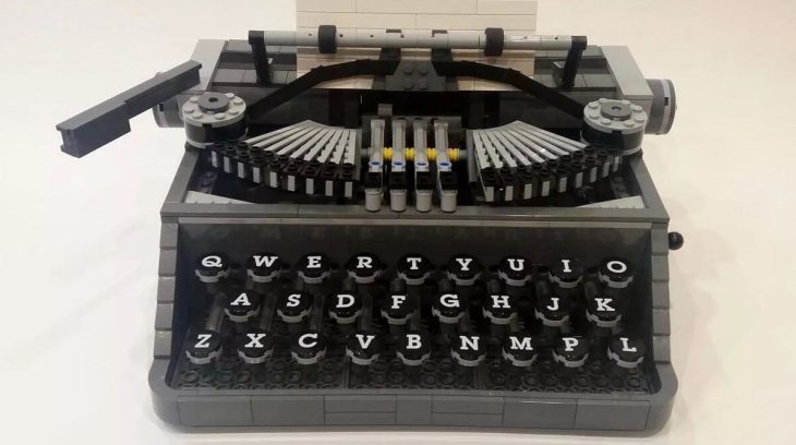 you-can-actually-type-on-this-lego-typewriter-3