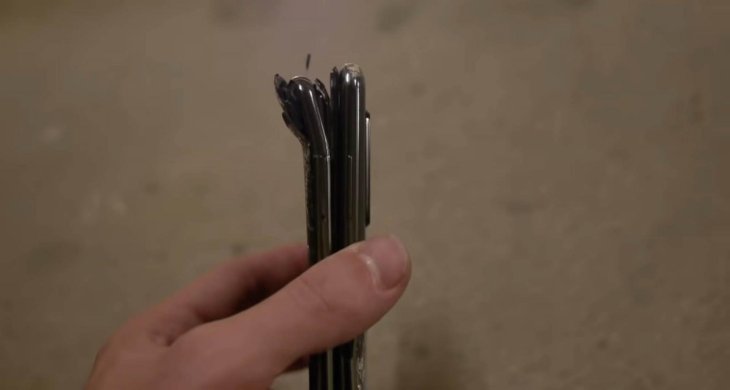 Dropping Galaxy Fold And iPhone 11 Pro Max From 20th Floor ...