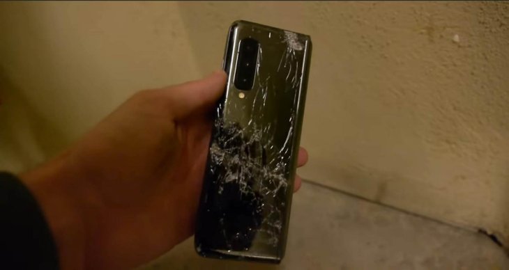 Iphone 11 Pro Max Galaxy Fold Nokia 3310 Drop5