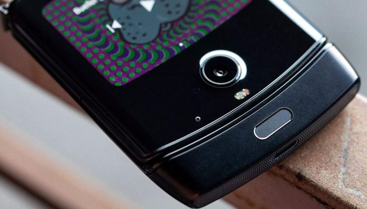 motorola-razr-vs-samsung-galaxy-fold-10