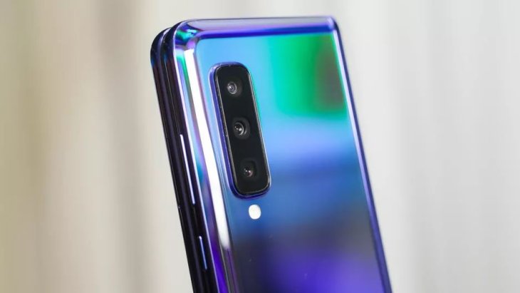 motorola-razr-vs-samsung-galaxy-fold-9