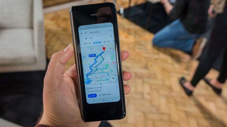 motorola-razr-vs-samsung-galaxy-fold-5