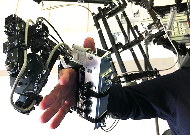 skeletonics-arrive-exoskeleton-5