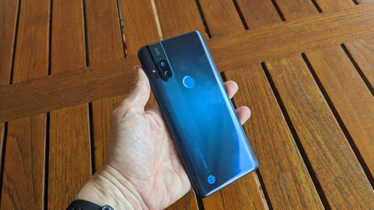 677930 Motorola One Hyper