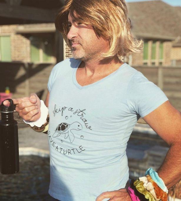 dad-punishing-daughter-by-posting-embarrassing-photos-on-her-social-media-3