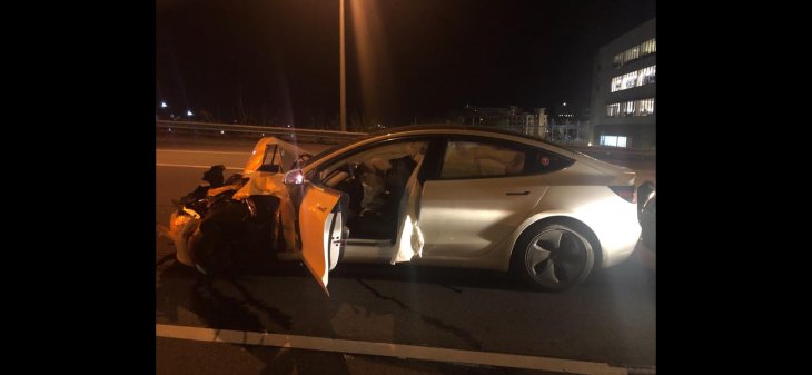tesla-model-3-crashed-two-cars-while-it-was-on-auto-pilot-mode-2